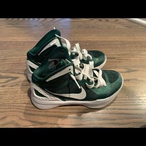 Nike basketball size 6.5 green shoes